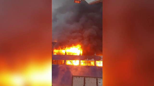 Hală din Câmpia Turzii distrusă complet de un incendiu. Trebuia inaugurată în 2020 - Imaginea 1