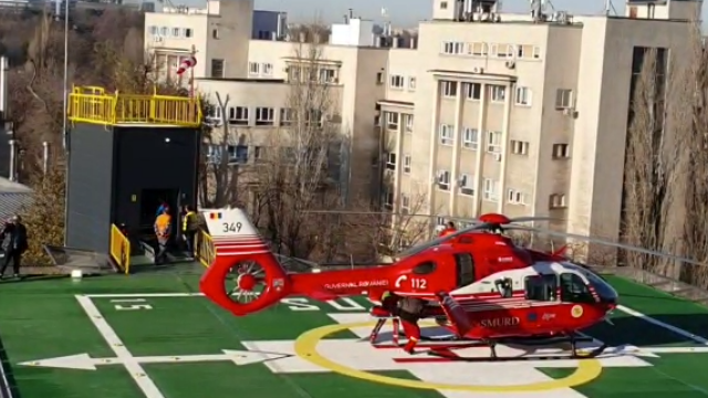 Momentul în care a fost „inaugurat” heliportul Spitalului Universitar, cu primul pacient - Imaginea 2