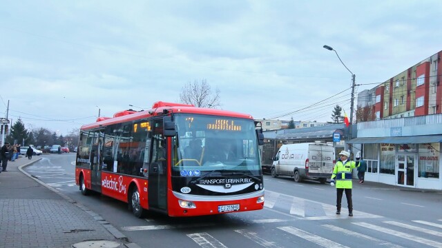 Primul oraş din România în care toate mijloacele de transport în comun sunt electrice - Imaginea 1