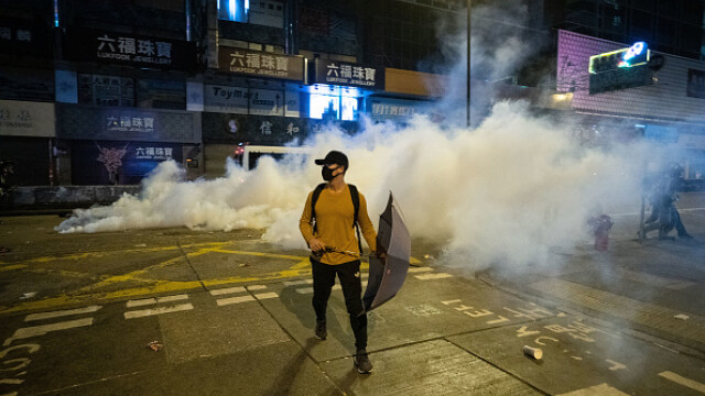 Proteste în Hong Kong. Poliția a folosit gaze lacrimogene pentru a dispersa manifestanţii - Imaginea 8