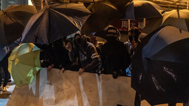 Proteste în Hong Kong. Poliția a folosit gaze lacrimogene pentru a dispersa manifestanţii - Imaginea 6
