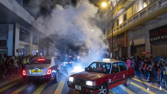 Proteste în Hong Kong. Poliția a folosit gaze lacrimogene pentru a dispersa manifestanţii - Imaginea 3