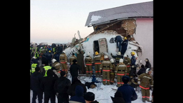 Tragedie în Kazahstan. Un avion cu 100 de persoane la bord s-a prăbușit. Cel puțin 12 morți - Imaginea 1