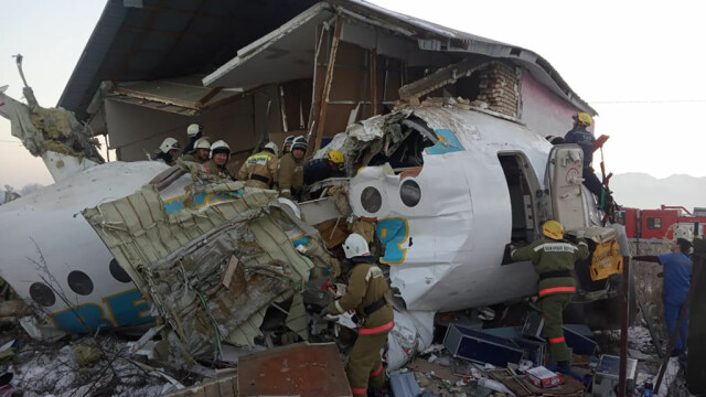 Tragedie în Kazahstan. Un avion cu 100 de persoane la bord s-a prăbușit. Cel puțin 12 morți - Imaginea 2