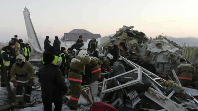 Tragedie în Kazahstan. Un avion cu 100 de persoane la bord s-a prăbușit. Cel puțin 12 morți - Imaginea 4