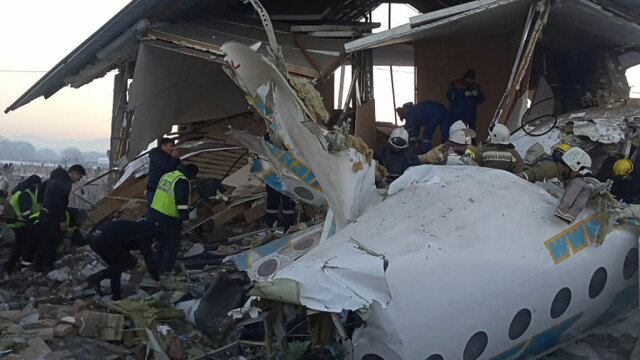 Tragedie în Kazahstan. Un avion cu 100 de persoane la bord s-a prăbușit. Cel puțin 12 morți - Imaginea 5