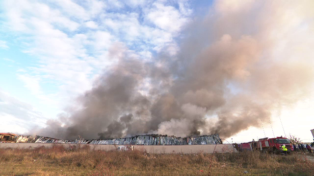 Incendiu devastator la un depozit de lângă Capitală. Populația, avertizată de RO-ALERT - Imaginea 5