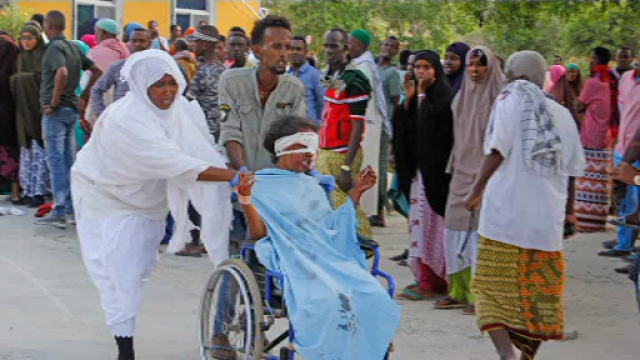 Atac terorist sângeros în Somalia. Bilanţul a ajuns la 100 de morţi - Imaginea 2