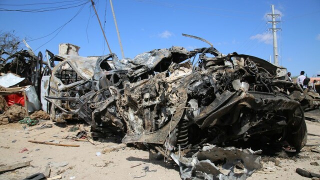 Atac terorist sângeros în Somalia. Bilanţul a ajuns la 100 de morţi - Imaginea 1