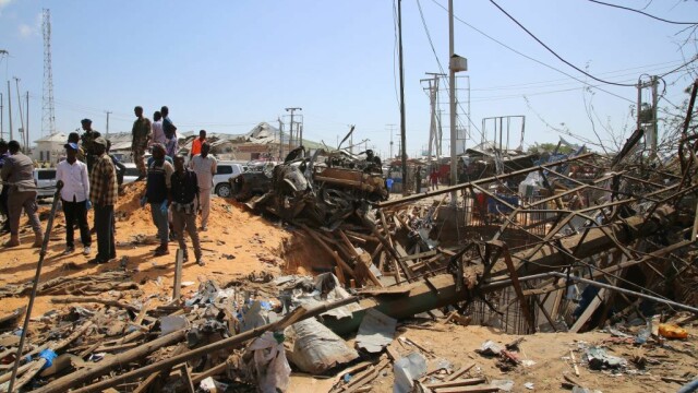 Atac terorist sângeros în Somalia. Bilanţul a ajuns la 100 de morţi - Imaginea 4