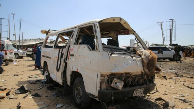 Atac terorist sângeros în Somalia. Bilanţul a ajuns la 100 de morţi - Imaginea 10
