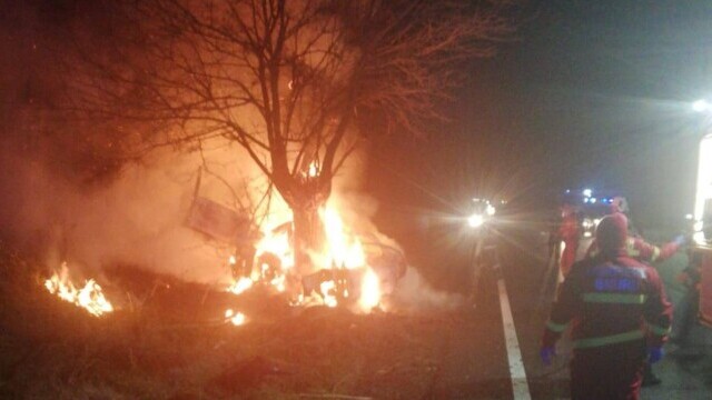 O tânără de 30 de ani a murit într-un accident îngrozitor, în Ialomița. Mașina a luat foc după ce a lovit un copac - Imaginea 2