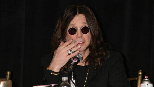 FOTO Ozzy Osbourne, de nerecunoscut din cauza problemelor de sănătate. Artistul a amânat mai multe concerte - Imaginea 1