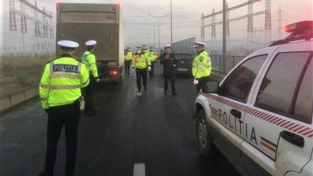 Accident în lanț în București, cu 20 de mașini. Șoferii spun că era polei și ceață - Imaginea 1