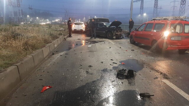 Accident în lanț în București, cu 20 de mașini. Șoferii spun că era polei și ceață - Imaginea 5