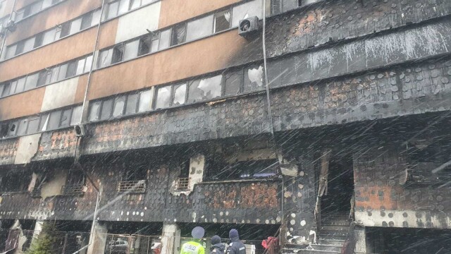 Majoritatea locatarilor blocului din Constanța mistuit de flăcări nu au și bunurile asigurate. Au pierdut munca de-o viață - Imaginea 22