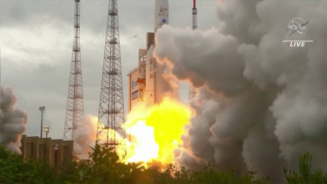 NASA a lansat cu succes telescopul spaţial James Webb din Guyana Franceză. FOTO & VIDEO - Imaginea 2