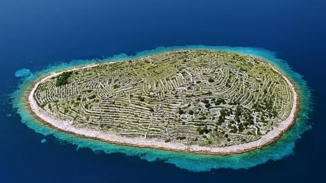FOTO Povestea impresionantă a insulei ce seamănă cu o amprentă de deget. Secretul care o face să aibă acest aspect - Imaginea 1