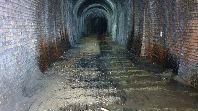 Imagini din interiorul unui tunel în care intrarea este interzisă. Ce s-a descoperit înăuntru la 50 de ani de la închidere - Imaginea 8