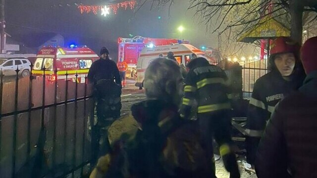 FOTO. Explozie puternică într-un magazin alimentar din județul Prahova. Patru persoane se aflau în interior - Imaginea 2