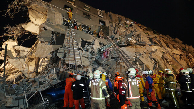 Bilantul cutremurului din Taiwan a crescut la 14 morti si 480 de raniti. Imaginile dezastrului filmate din drona - Imaginea 1