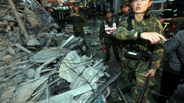 Bilantul cutremurului din Taiwan a crescut la 14 morti si 480 de raniti. Imaginile dezastrului filmate din drona - Imaginea 14