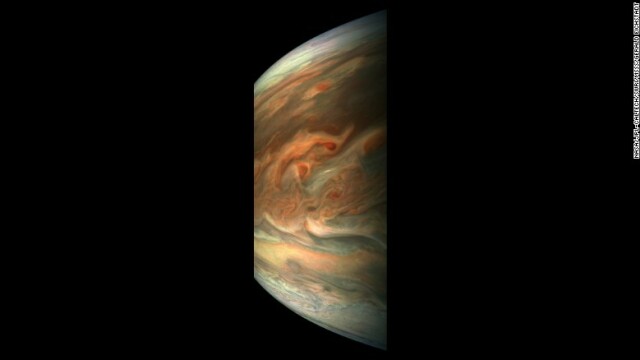 Noi imagini spectaculoase de pe Jupiter. Ce au descoperit cercetătorii NASA - Imaginea 3