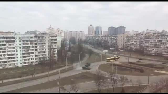 Război în Ucraina, ziua 2. Orașul Nicolaev, aflat la 100 de kilometri de Odessa, este sub asediu - Imaginea 6