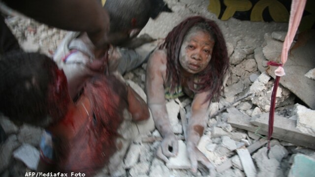 Apocalipsa din Haiti, in imagini. Peste 100.000 de morti, anunta premierul - Imaginea 6