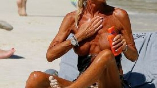 HORROR! Donatella Versace, topless! - Imaginea 4