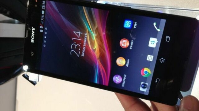 Primele imagini oficiale cu Sony Xperia Z la CES 2013, supertelefonul care se va bate cu iPhone 5 - Imaginea 3
