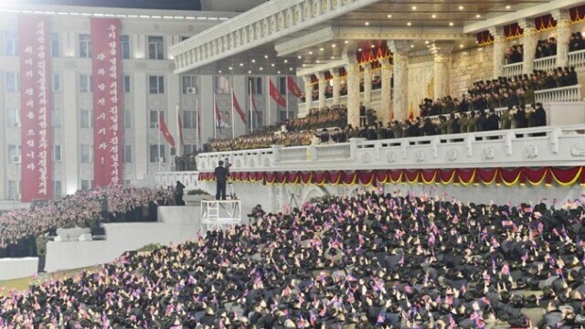 Paradă militară în Coreea de Nord cu prezentarea unui nou model de rachetă balistică - Imaginea 9