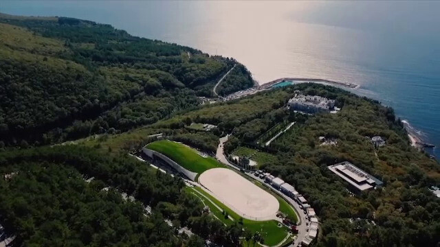 Cum arată „Palatul lui Putin”. Proprietatea de pe Malul Mării Negre de 39 de ori mai mare decât Monaco - Imaginea 2