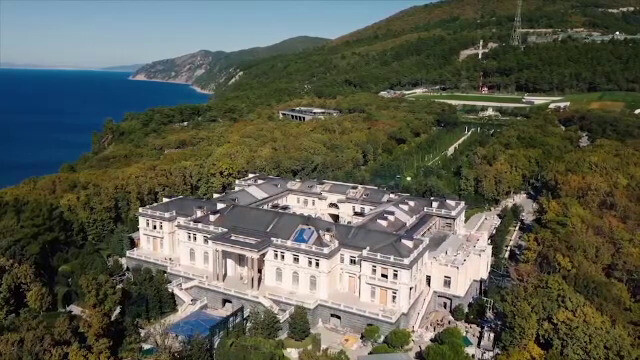 Cum arată „Palatul lui Putin”. Proprietatea de pe Malul Mării Negre de 39 de ori mai mare decât Monaco - Imaginea 1