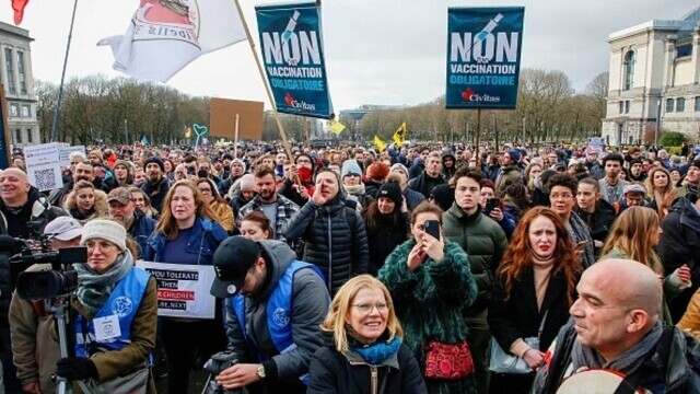 Manifestaţie la Bruxelles împotriva măsurilor sanitare, cu cel puțin 5.000 de persoane. FOTO&VIDEO - Imaginea 1