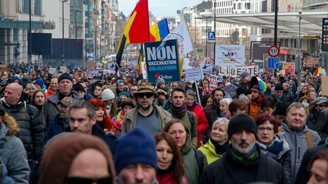 Manifestaţie la Bruxelles împotriva măsurilor sanitare, cu cel puțin 5.000 de persoane. FOTO&VIDEO - Imaginea 5