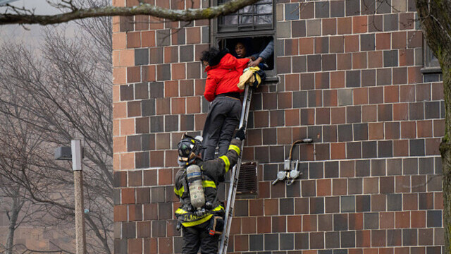 Incendiu devastator într-un bloc din New York. 19 oameni au murit, între care și 9 copii - Imaginea 4