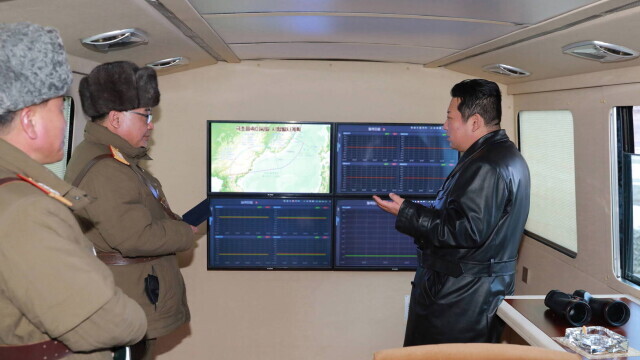 Reacția sud-coreenilor după ce Kim Jong Un a testat cu succes o rachetă hipersonică. A lovit o țintă la 1.000 de km distanță - Imaginea 1