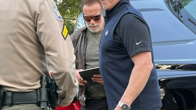 Arnold Schwarzenegger, implicat într-un accident cu 4 maşini la Los Angeles. O persoană a ajuns la spital - Imaginea 4