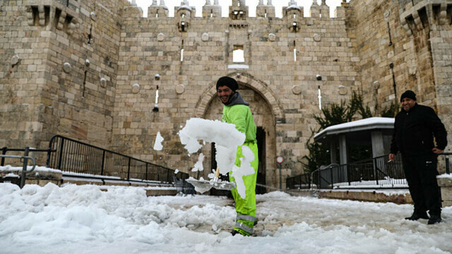 Fenomen rar în Israel: Zăpada a acoperit străzile din Ierusalim şi Cisiordania. FOTO și VIDEO - Imaginea 5