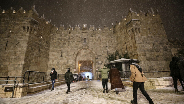 Fenomen rar în Israel: Zăpada a acoperit străzile din Ierusalim şi Cisiordania. FOTO și VIDEO - Imaginea 31