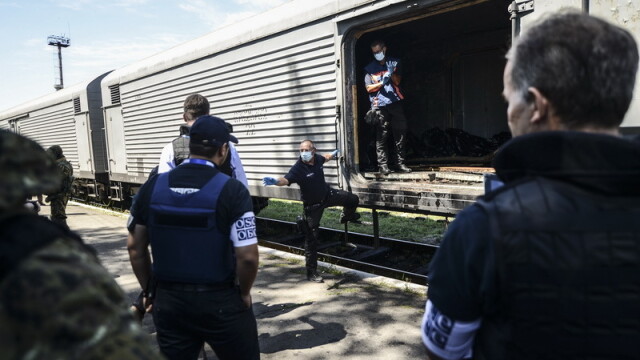 Catastrofa in Ucraina. Zi de doliu national miercuri, in Olanda. Lipsesc 82 de trupuri din trenul mortuar. LIVE TEXT - Imaginea 10