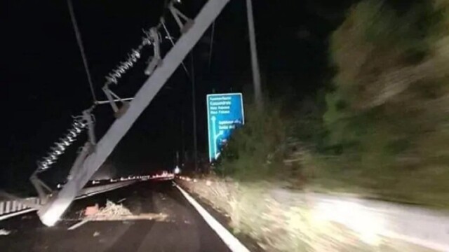 2 români morți în Grecia, după o tornadă devastatoare. Alți 4 turiști decedați, zeci de răniți - Imaginea 8