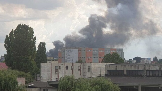 FOTO & VIDEO | Incendiu puternic, sâmbătă, la un depozit de aluminiu al unei fabrici de BCA din Constanţa - Imaginea 4