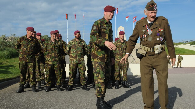 Europa comemoreaza 70 de ani de la debarcarea din Normandia. 20 de sefi de stat si de guvern participa la ceremonii - Imaginea 3