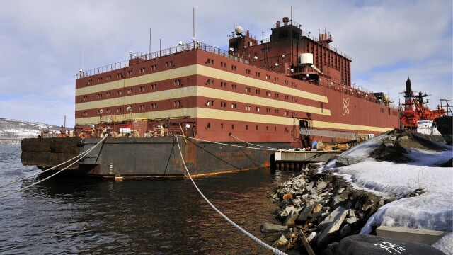 Rusia trimite în larg controversata navă numită ”Cernobîl plutitor”. GALERIE FOTO - Imaginea 1