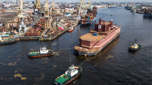 Rusia trimite în larg controversata navă numită ”Cernobîl plutitor”. GALERIE FOTO - Imaginea 12