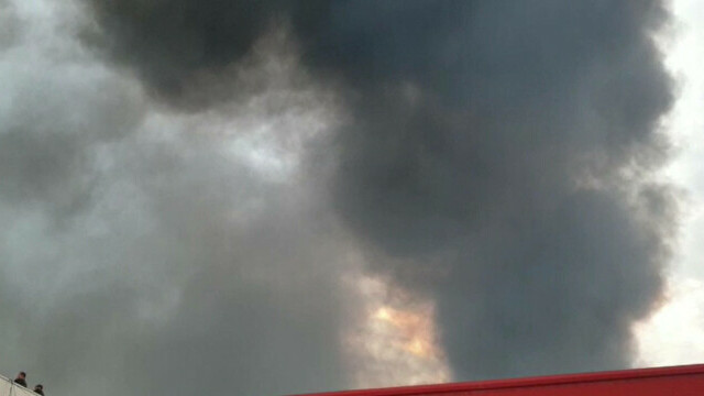 Incendiu puternic la Pitești. Intervin 18 autospeciale de pompieri - Imaginea 6
