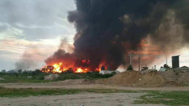 Incendiu puternic la Pitești. Intervin 18 autospeciale de pompieri - Imaginea 3
