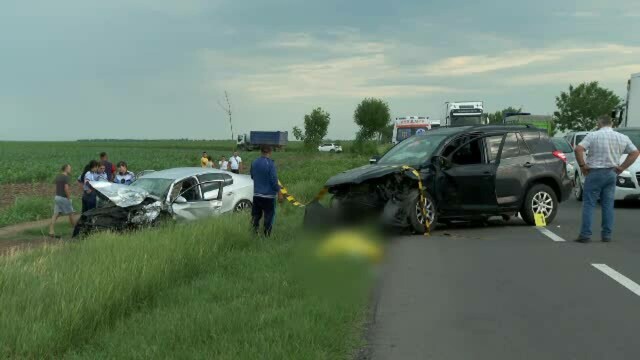 Ce s-a găsit în mașina șoferului care a murit în accidentul din Buzău și a provocat moartea unui copil - Imaginea 1